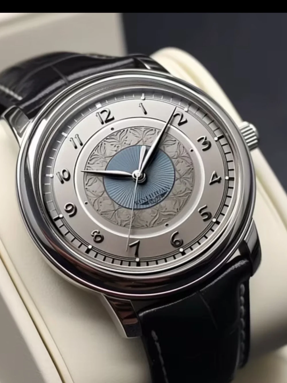New Exquisite Elegant Men’s Watch Minimalist Cool Fashion Quartz Watch